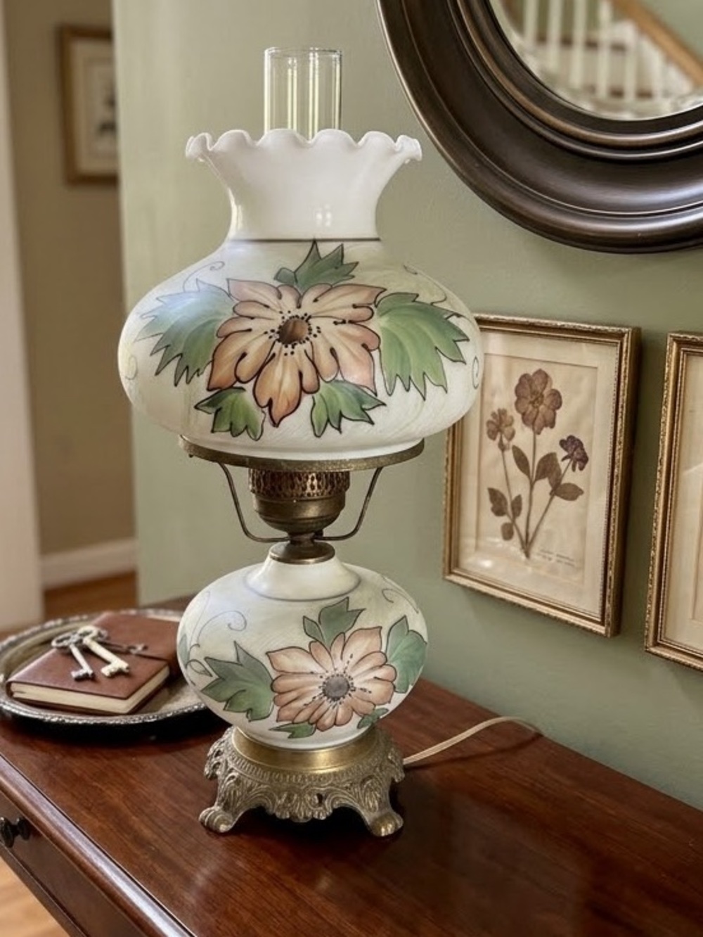 Vintage Milk Glass Gone With The Wind GWTW Style Hurricane Lamp (Needs New Plug)